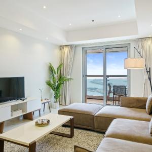 Sky Haven in 45th Floor 2BR with Dubai Harbour Views