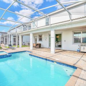 Stunning 8BR Home with BBQ Pool and Theater