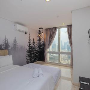 Luxury and Strategic 1BR Apartment at The Empyreal Epicentrum By Travelio