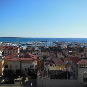 2, 3 and 4 bedroom sea view Forville Apartments 5 mins from the Palais