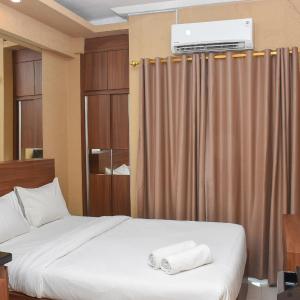 Good Choice Studio at Green Pramuka Apartment near Shopping Center By Travelio