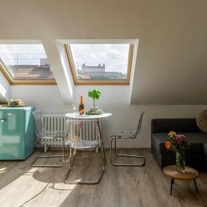 Queen Flat in Old Town with Castle view