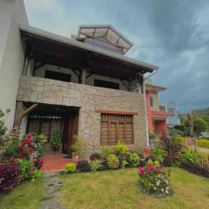Bella casa estilo rustico moderno