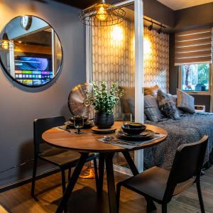 Azure Urban Resort Staycation by Solace Peak 3 1Bedroom with PS4