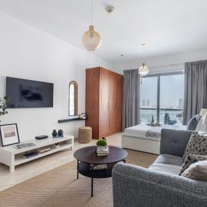 Frank Porter - Damac Crescent A