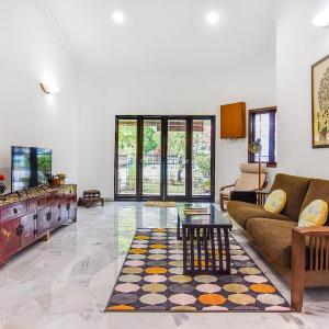 A Chic & Spacious 4BR Home for Family Getaways