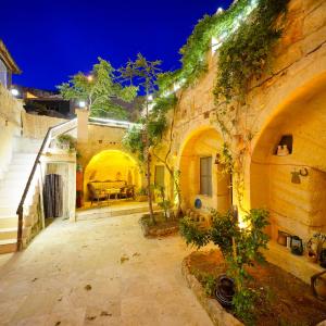 Antik Cave House