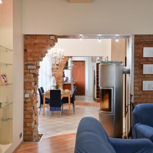 2-bdrm Quiet Central Apartment