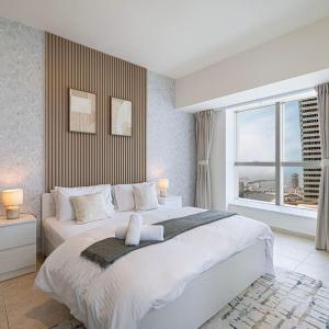 Lux 2BR with Sea Views in Marina