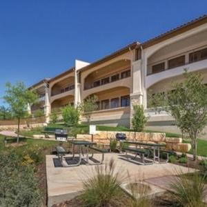 Thoughtful 1BD condo with resort amenities on banks of Lake Marble Falls