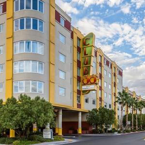 2BD resort condo with amenities and next to shopping right off the Las Vegas Strip