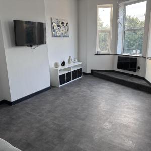 Apartment Sleeps 5 with Free Parking