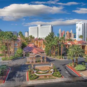 Beautiful Hotel in Desert Rose Resort - 1BD Sleeps