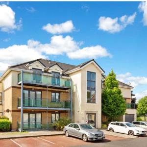 Malahide Superior Large Serviced Apartment - Sleeps 6