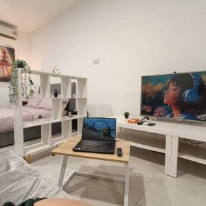 Cozy Studio near Mid Valley #StayNjoy
