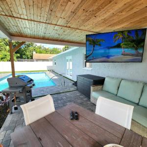 Serenity by the Sea! Cozy pool home with putting green & fire pit!