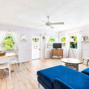 Heated Pool, Dock, on Lagoon, Turtle Beach 1 mile and Crescent Beach 2 miles, 1bdr