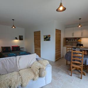 Studio moderne avec terrasse, parking et WIFI - FR-1-653-262