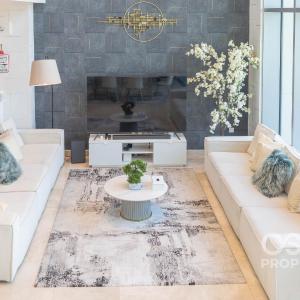Luxury 4BR Penthouse- 2 Floors, Creek View, Netflix
