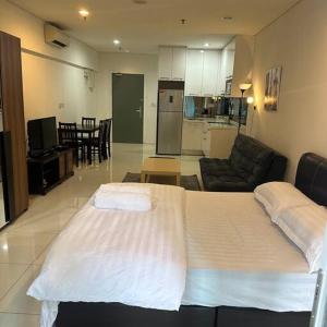 Summer by Luxzell Suite klcc 7 mints walk to KLCC