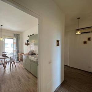 Apt with balcony in Roman Quiet