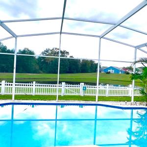 Blue Oasis Turquoise Lake-View Pool
