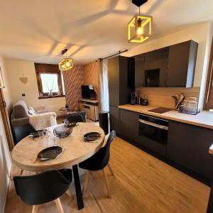Appartement rénové 4 pers, centre, balcon, charme - FR-1-598-174