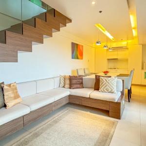 BGC Luxe Interior Suite with Golf Course View