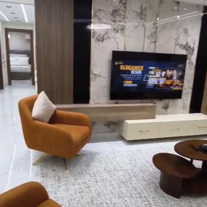 family spacious new apartment in cairo Giza Almuhandeseen near Nile