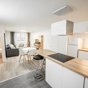 Bel appartement rénové - Place du Palais avec Parking
