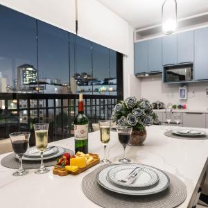 22 Apto 1 Qto Luxo Varanda Cozinha Equipada Piscina Academia Garagem WiFi Perto do Metrô Centro São Paulo