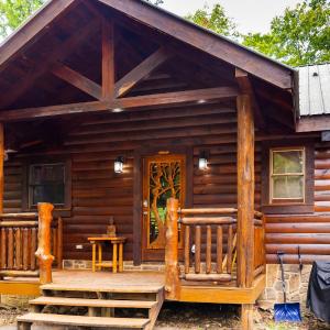 Charming 2BR Cabin with Hot Tub & Mountain Views