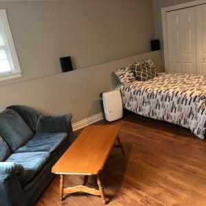 Cozy & Private basement suite, centrally located