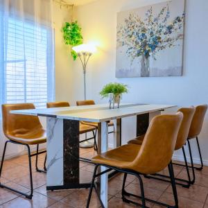 Stylish 3-Bedroom Las Vegas Getaway with Amenities