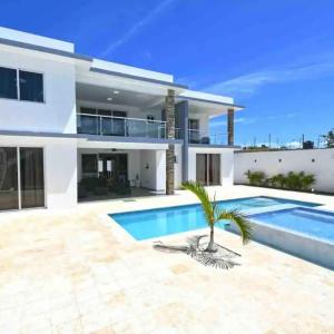 Modern Vacation Paradise Villa with Private Pool