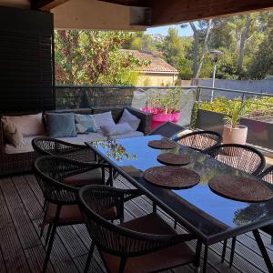 Morgiou Sormiou Marseille T4 climatisé familial - 3 Chambres - Terrasse bois - jardin privatif - Calanques à pied - Plages & Vélodrome à 10 min - Idéal Familles & Randonneurs & Grimpeurs - Escalade à 5 min - Marseille Sud