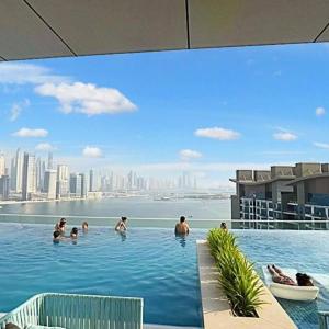 Palm Jumeirah Seven Palm 1 Bedroom with infinity pool and Palm jumeirah beach