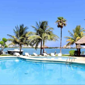 Lagoon-Front House in Hotel Zone Central Location with Easy Access to Top Attractions