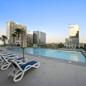 Chic Studio Near Burj Khalifa, Dubai Opera & Dubai Mall with City Skyline Views