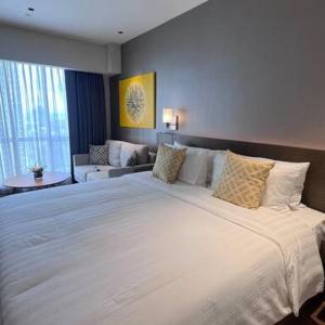Staycation at The Hotel Residences at ACQUA