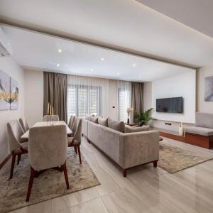 Luxurious Ground-Floor Oasis