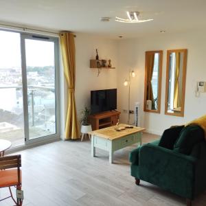 The Green Top flat with parking included amazing views and perfect location