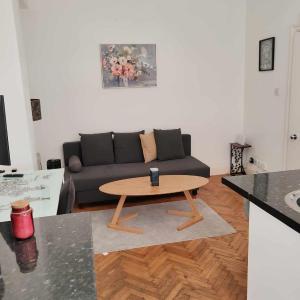 Two bedroom apartment by Bayswater, Hyde Park