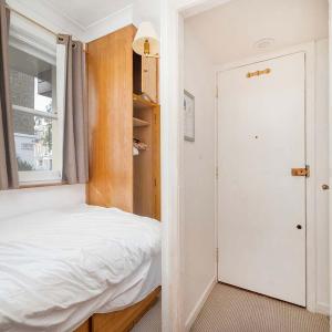 Compact apartment in central London