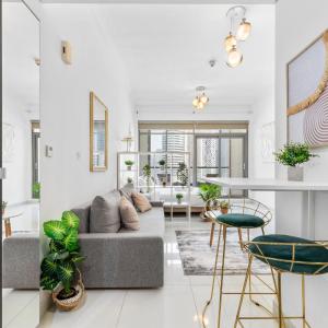 Waves - Executive Bay Studio, Canal View and Modern Amenities