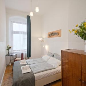 Courtyard Apartment (REBELI)