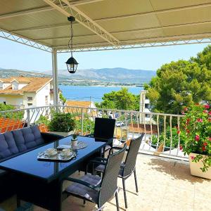 Treno, Luxurious Apartment with Jacuzzi and Sea-View
