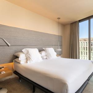 B Hotel