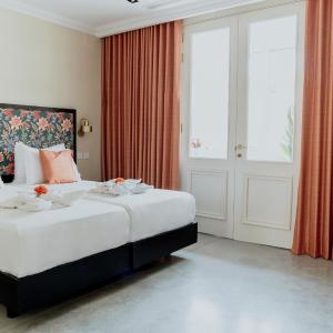 King Charles Boutique