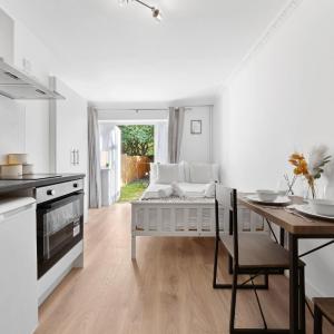Modern, Cosy & Central Studio 1min from Train - The Kensal Suite - Mid-Long Term Stays